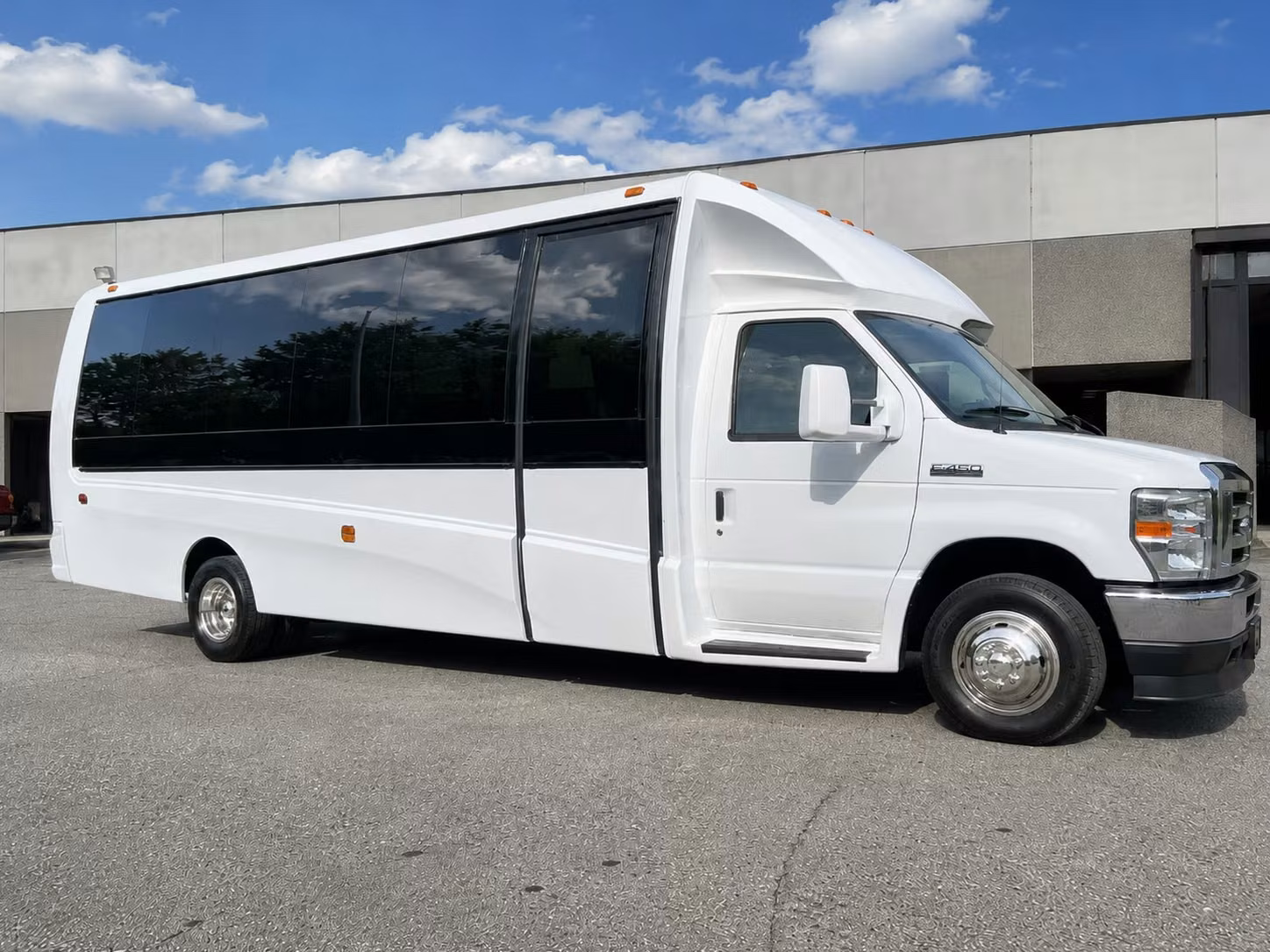 rent a minibus or charter bus for garland field trips to the dallas museum of art